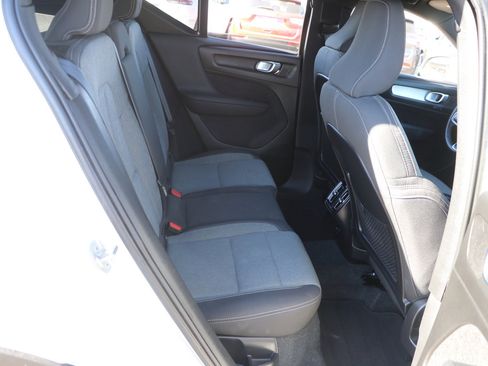 Used 2024 Volvo XC40 B5 Core image 29