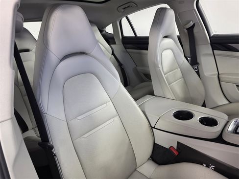 Used 2019 Porsche Panamera 4 image 31