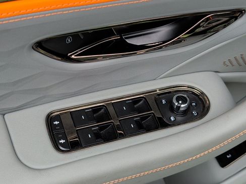 New 2025 Bentley Flying Spur Plug-In Hybrid AWD/4WD image 22