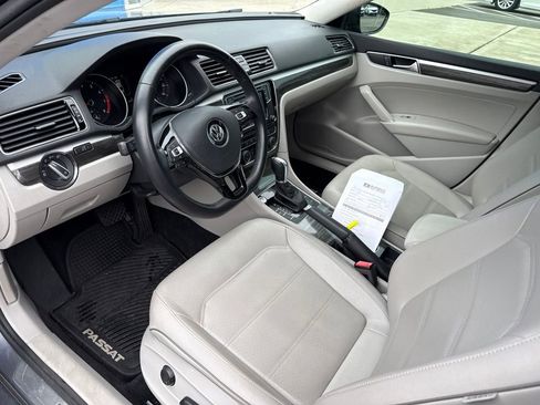 Used 2018 Volkswagen Passat 2.0T SE FWD image 12
