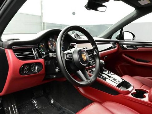 Certified 2023 Porsche Macan S AWD/4WD image 4