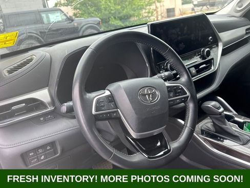 Used 2023 Toyota Highlander Platinum FWD image 8