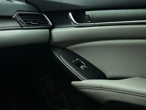 Used 2020 Honda Accord Touring image 14