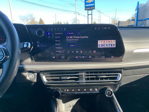 Used 2025 Chevrolet Traverse LT image 26