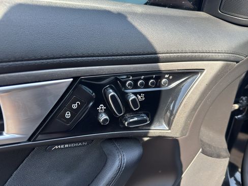 Used 2015 Jaguar F-TYPE Coupe RWD image 12