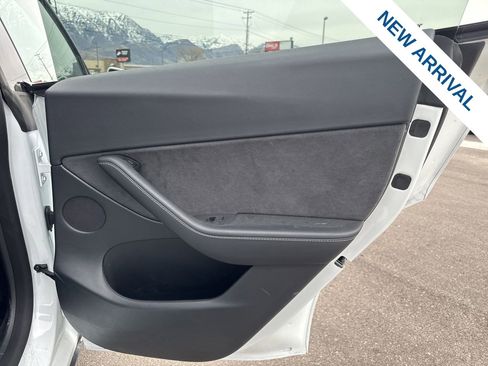 Used 2022 Tesla Model Y Performance image 12