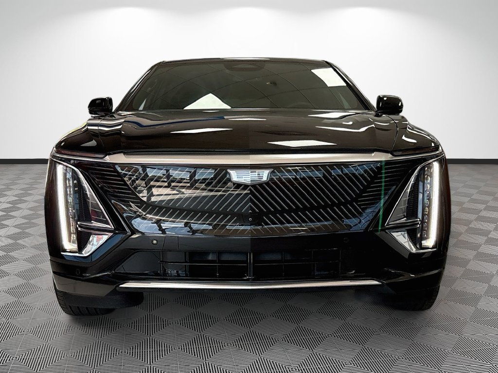Used 2024 Cadillac Lyriq Luxury AWD/4WD image 2