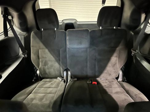 Used 2016 Dodge Grand Caravan SE image 18