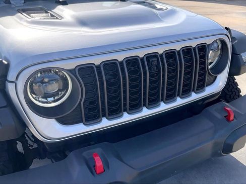 Used 2024 Jeep Wrangler Unlimited Rubicon w/ Technology Group image 27