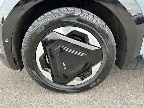 Certified 2024 Kia EV9 Land image 9