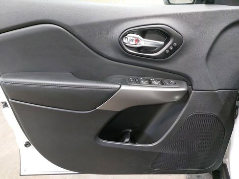 Used 2021 Jeep Cherokee Limited image 25