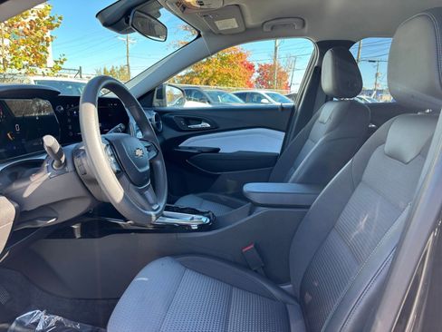 Used 2025 Chevrolet Trax LT image 24