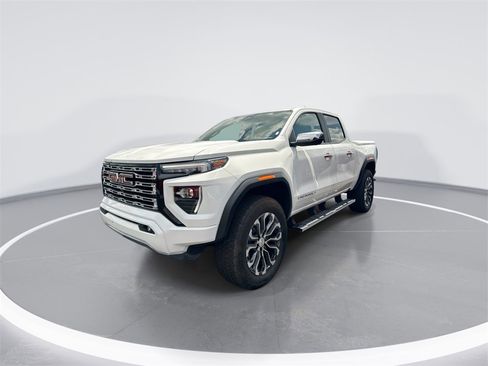New 2025 GMC Canyon Denali image 5