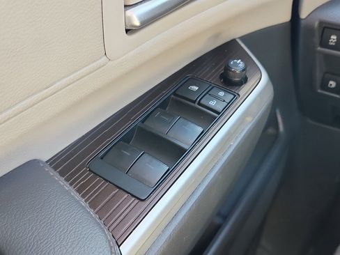 Used 2024 Toyota Sienna XLE image 21