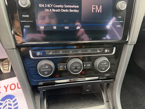 Used 2019 Volkswagen Golf R 4-Door image 22