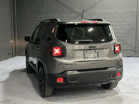 Used 2017 Jeep Renegade Altitude AWD/4WD image 6