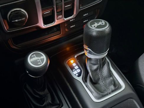 Used 2018 Jeep Wrangler Unlimited Sport S image 16