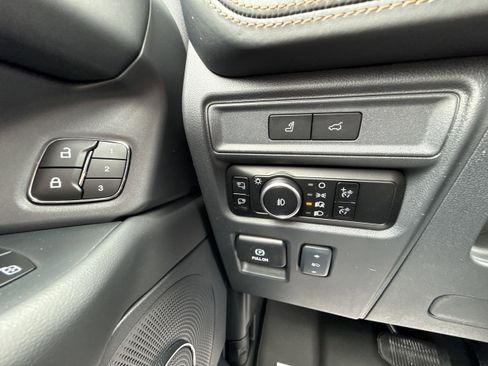 Used 2024 Ford Expedition Platinum image 23