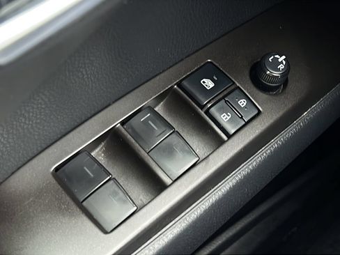 Used 2022 Toyota Camry SE w/ Audio Upgrade Package FWD image 18