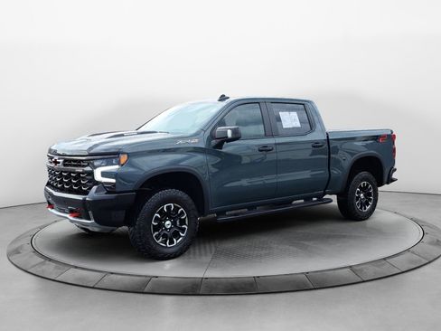 Used 2025 Chevrolet Silverado 1500 ZR2 w/ Technology Package AWD/4WD image 3