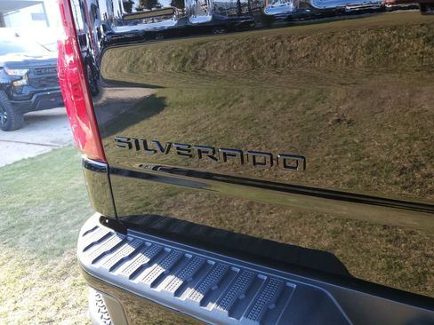 New 2026 Chevrolet Silverado 1500 Custom Trail Boss w/ Dark Appearance Package image 7