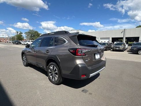 Used 2023 Subaru Outback Limited XT AWD/4WD image 5