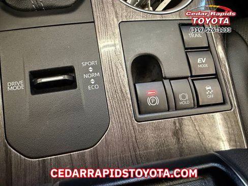 Used 2023 Toyota Highlander Limited image 16