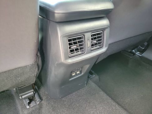 Used 2021 Toyota RAV4 XLE AWD/4WD image 13