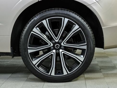 Certified 2023 Volvo XC60 B5 Ultimate w/ Protection Package Premier image 40