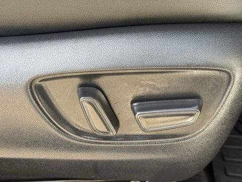 Used 2022 Toyota Highlander XLE AWD/4WD image 31