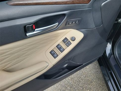 Used 2019 Toyota Avalon Limited image 15