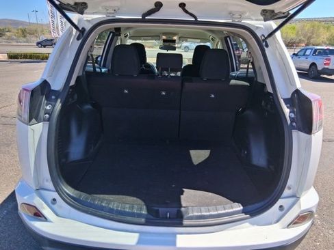 Used 2018 Toyota RAV4 LE image 7