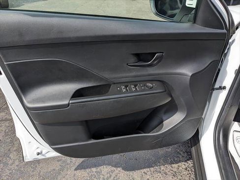 Used 2024 Hyundai Kona SEL image 11