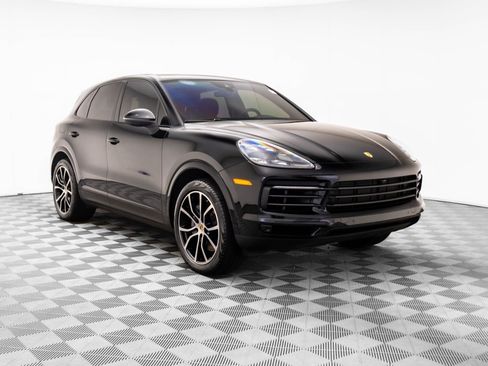 Used 2022 Porsche Cayenne Platinum Edition image 6