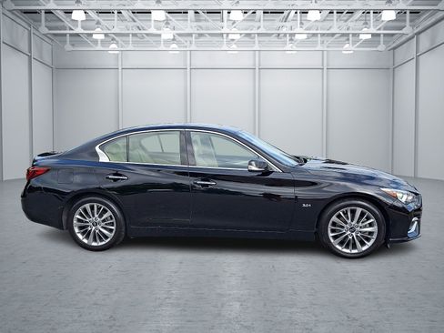 Used 2019 INFINITI Q50 Luxe w/ Essential Package (3.0T Luxe) AWD/4WD image 7