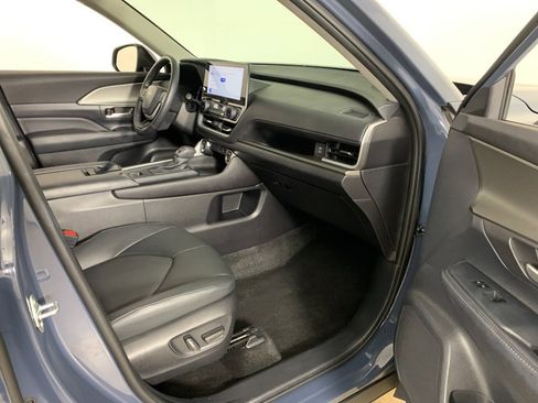 Used 2025 Toyota Grand Highlander AWD image 42