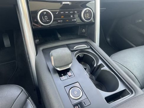 Used 2024 Land Rover Discovery S AWD/4WD image 25