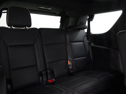 Used 2025 Chevrolet Tahoe Premier AWD/4WD image 12