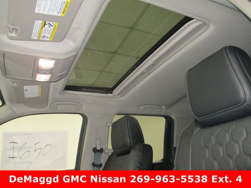 New 2025 Nissan Frontier SL image 17