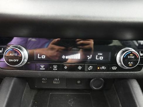 Used 2024 Mitsubishi Outlander 4WD Plug-In Hybrid image 27