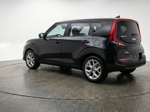 Used 2025 Kia Soul LX w/ LX Technology Package FWD image 6