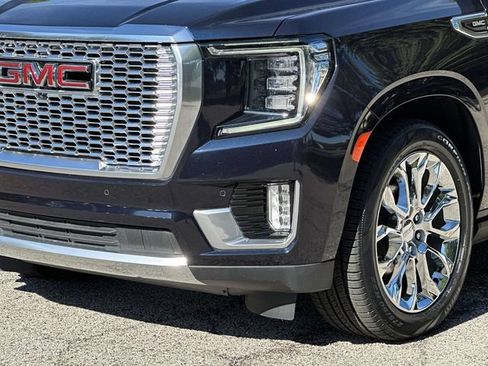 Used 2022 GMC Yukon XL Denali w/ Denali Premium Package AWD/4WD image 12