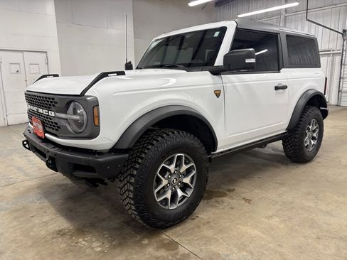 Used 2022 Ford Bronco Badlands image 3