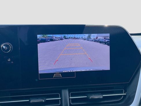 Used 2025 Chevrolet Trax LS w/ LS Convenience Package FWD image 13
