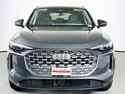 Used 2025 Audi Q5 Premium Plus w/ Premium Plus AWD/4WD image 2