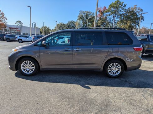 Used 2015 Toyota Sienna Limited image 7