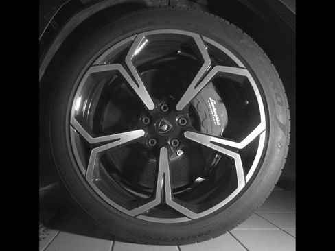 Used 2021 Lamborghini Urus AWD/4WD image 10