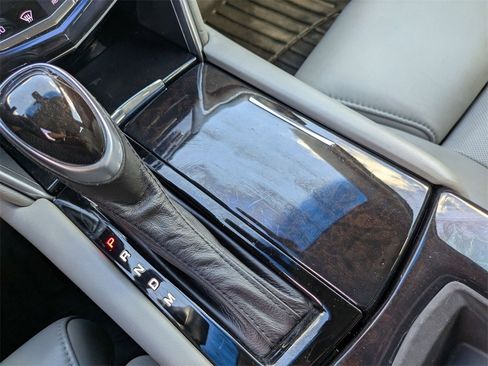 Used 2014 Cadillac XTS Luxury image 29