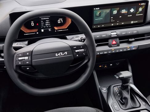 New 2026 Kia K4 LXS image 22