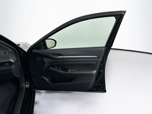 Used 2023 Nissan Altima 2.5 SR FWD image 32